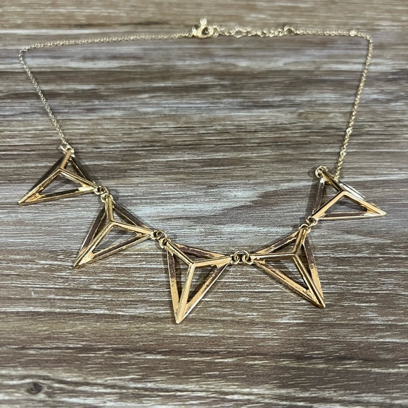 GOLD STATEMENT NECKLACE - Picture 2 of 3